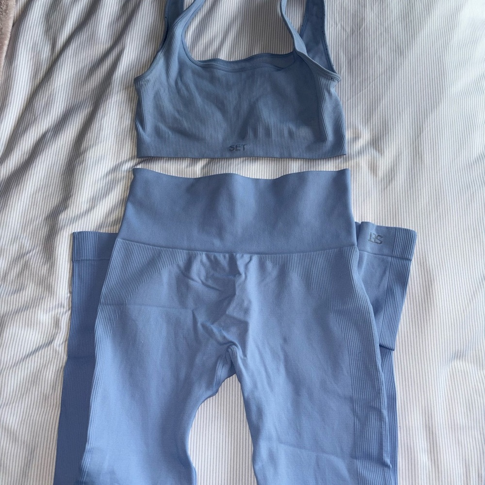 SET Active Matching sports bra and leggings set